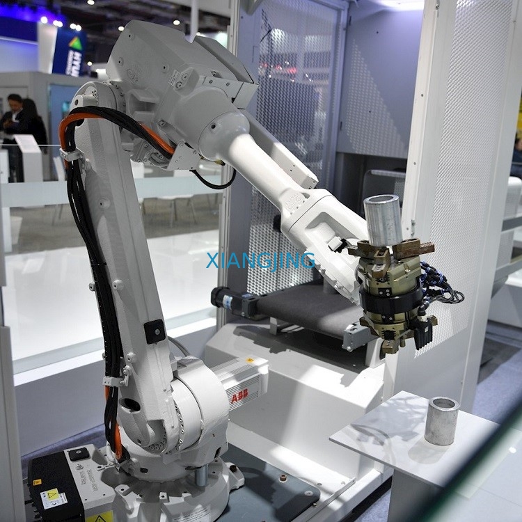 Phun sơn Bàn tay đã qua sử dụng ABB Robot IRB4400 Phun sơn Cánh tay Robot 6 Trục