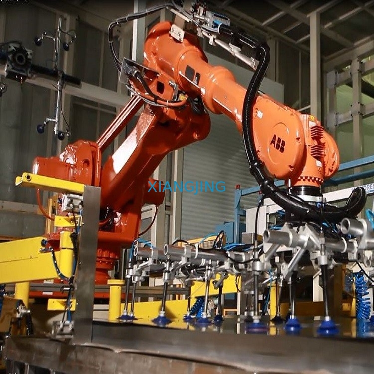 Robot hàn IRB 6700 đã qua sử dụng với bộ vệ sinh súng hàn và robot 6 trục cho ABB