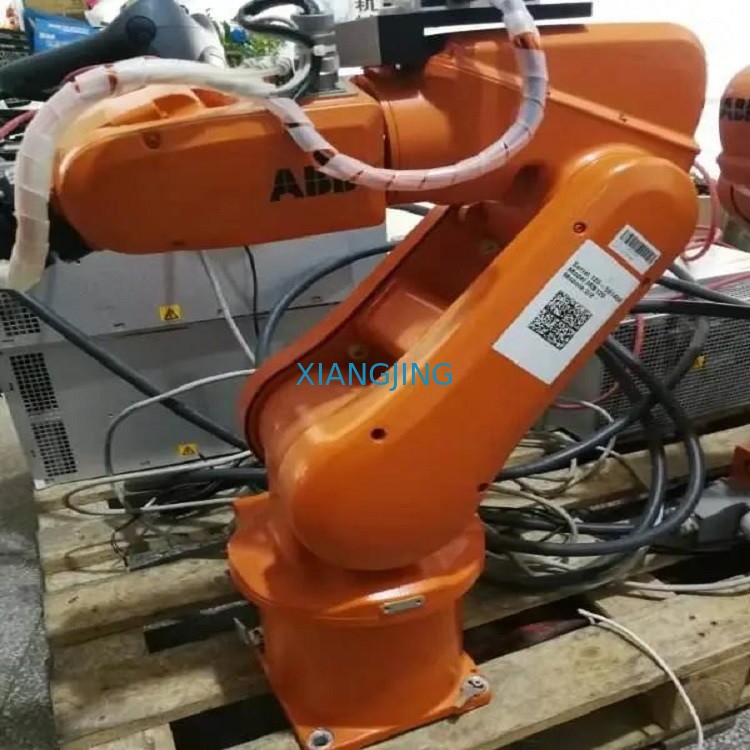 IRB1200 đã qua sử dụng Robot ABB đã qua sử dụng với bộ kẹp để chọn và đặt và giao