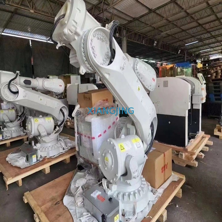 6700-205 / 2.8 Robot ABB đã qua sử dụng công nghiệp Tải trọng 205kg với mặt dây chuyền tủ