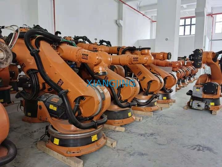 Cánh tay robot 5 trục KUKA KR 300-2 PA đã qua sử dụng để gắp đặt